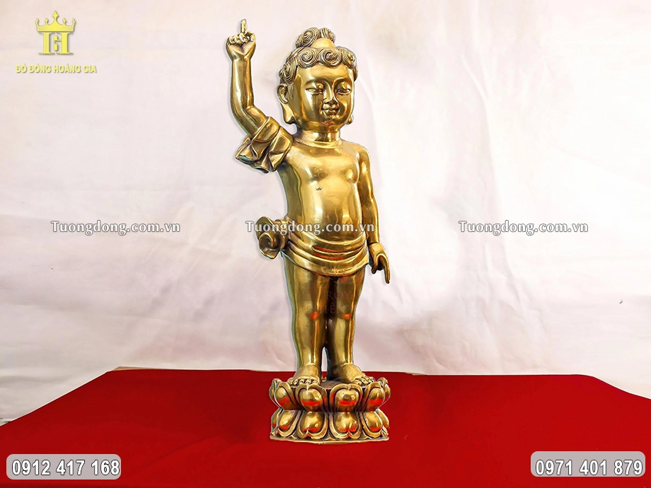 Hình ảnh nhìn nghiêng của bức tượng đồng